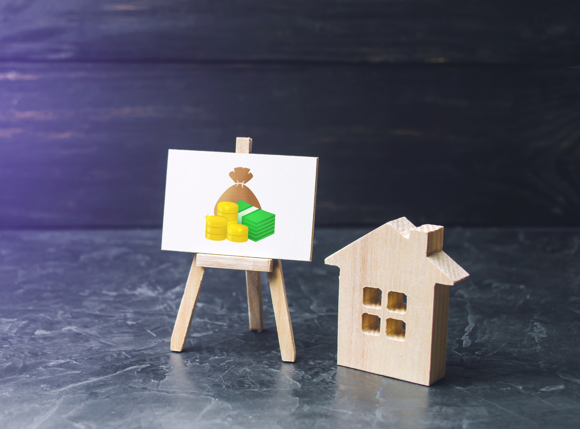 House and income. Property valuation.